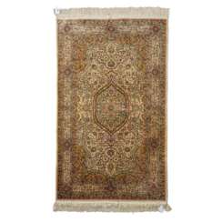 Oriental silk carpet. HEREKE, 150x93 cm.