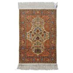 Oriental silk carpet. HEREKE, 1980s, 91x63 cm.