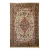 Oriental carpet with silk. ISFAHAN/PERSIA, 273x183 cm, 20th c. - фото 1