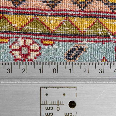 Oriental carpet with silk. ISFAHAN/PERSIA, 273x183 cm, 20th c. - фото 4