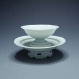 A QINGBAI FOLIATE RIM CUP AND CUP STAND - фото 1