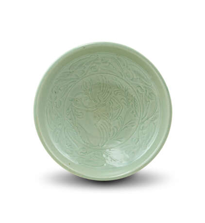 A FINE AND RARE LONGQUAN CELADON ‘GOOSE AND REEDS’ SHALLOW BOWL - Foto 1