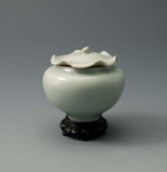 A RARE SMALL LONGQUAN CELADON JAR AND COVER