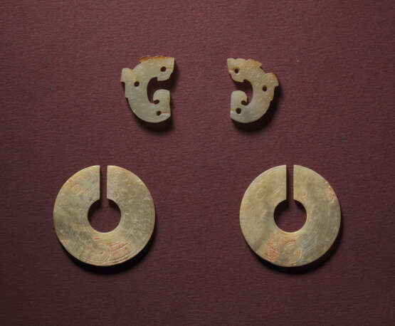 TWO PAIRS OF JADE ORNAMENTS - photo 1