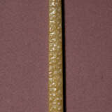 A JADE CYLINDRICAL BEAD - Foto 1