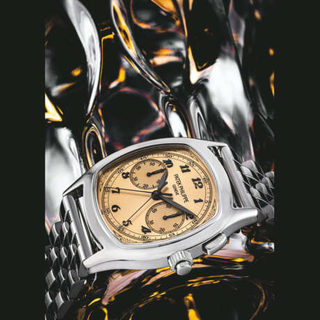 PATEK PHILIPPE. A VERY FINE AND RARE LIMITED EDITION STAINLESS STEEL CUSHION-SHAPED SINGLE BUTTON SPLIT SECONDS CHRONOGRAPH WRISTWATCH WITH ROSE GOLD SUNBURST DIAL AND BLACK BREGUET NUMERALS, MADE IN A LIMITED SERIES OF 10 PIECES - фото 1