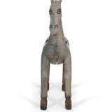A CARVED AND PAINTED HOBBY HORSE - Foto 4