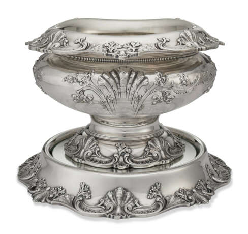 AN AMERICAN SILVER PUNCH BOWL AND MATCHING MIRROR PLATEAU - photo 1