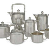 AN AMERICAN SILVER SEVEN-PIECE TEA AND COFFEE SERVICE - фото 1