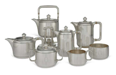 AN AMERICAN SILVER SEVEN-PIECE TEA AND COFFEE SERVICE