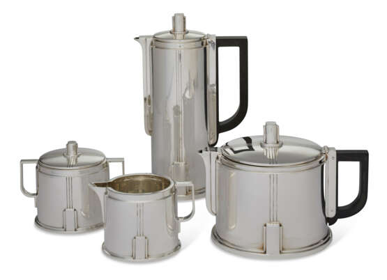 AN AMERICAN FOUR-PIECE TEA AND COFFEE SERVICE - фото 1
