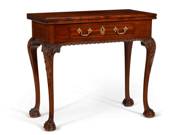 A CHIPPENDALE CARVED MAHOGANY CARD TABLE - фото 3