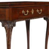 A CHIPPENDALE CARVED MAHOGANY CARD TABLE - Foto 7