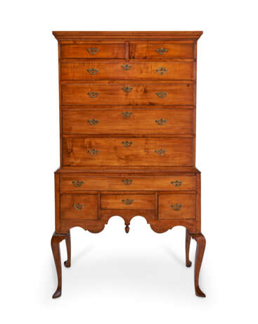 A QUEEN ANNE MAPLE HIGH CHEST-OF-DRAWERS - фото 1