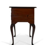 A QUEEN ANNE PLUM-PUDDING MAHOGANY DRESSING TABLE - photo 3