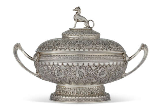 AN AMERICAN SILVER TWO-HANDLED SOUP TUREEN AND COVER - photo 1