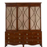 A FEDERAL MAHOGANY VENEERED AND INLAID LIBRARY BREAKFRONT BOOKCASE - фото 1