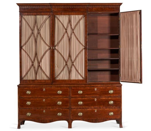 A FEDERAL MAHOGANY VENEERED AND INLAID LIBRARY BREAKFRONT BOOKCASE - фото 3