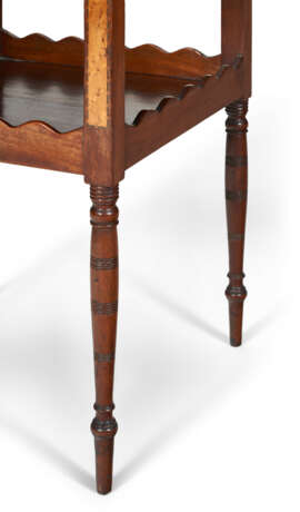 A FEDERAL FIGURED MAPLE AND FLAME BIRCH INLAID-MAHOGANY TWO-DRAWER WORK TABLE - Foto 4