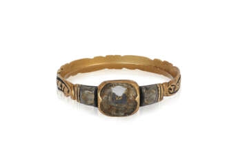 AN AMERICAN PASTE GEM MOUNTED ENAMEL AND GOLD MOURNING RING