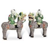 A LARGE PAIR OF CHINESE EXPORT PORCELAIN FAMILLE VERTE BOYS RIDING QILIN - photo 2