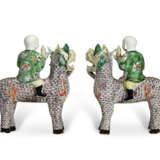 A LARGE PAIR OF CHINESE EXPORT PORCELAIN FAMILLE VERTE BOYS RIDING QILIN - фото 3