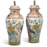 A MASSIVE PAIR OF CHINESE EXPORT PORCELAIN FAMILLE ROSE SOLDIER VASES AND COVERS - photo 5