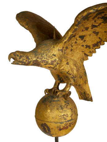 A MOLDED AND GILDED COPPER EAGLE WEATHERVANE - Foto 5