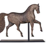 A CAST IRON HORSE WEATHERVANE - Foto 2