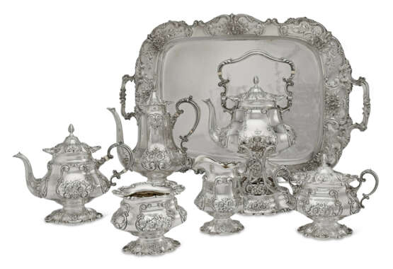 AN AMERICAN SILVER SIX-PIECE TEA AND COFFEE SERVICE AND TRAY - фото 1
