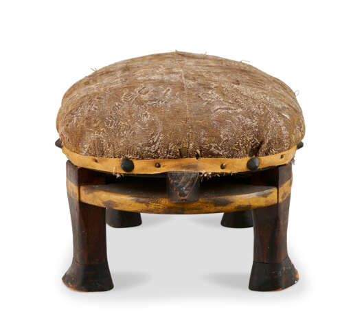 AN UPHOLSTERED AND PAINTED MAPLE FOOTREST IN THE FORM OF A TURTLE - photo 5