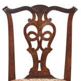 A PAIR OF CHIPPENDALE CARVED MAHOGANY SIDE CHAIRS - Foto 3