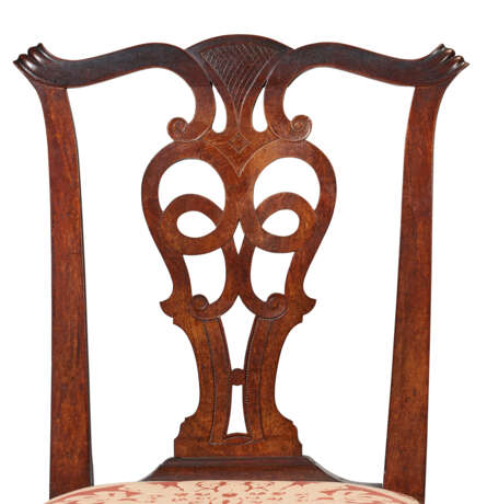 A PAIR OF CHIPPENDALE CARVED MAHOGANY SIDE CHAIRS - photo 3
