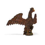 A CARVED AND PAINTED WOOD SPREAD-WINGED EAGLE - Foto 2