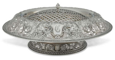 AN AMERICAN SILVER LARGE CENTERPIECE BOWL