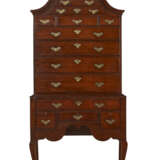 A QUEEN ANNE MAHOGANY HIGH CHEST-OF-DRAWERS - фото 1