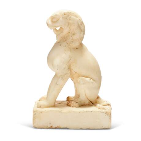 A CARVED MARBLE FIGURE OF A SEATED LION - photo 2