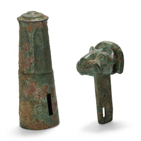 A GROUP OF THREE BRONZE CHARIOT FITTINGS - photo 3