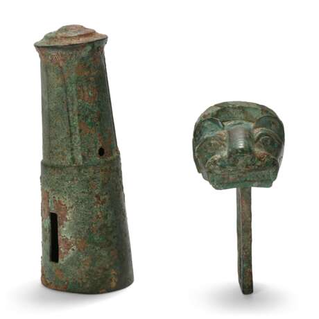 A GROUP OF THREE BRONZE CHARIOT FITTINGS - photo 4