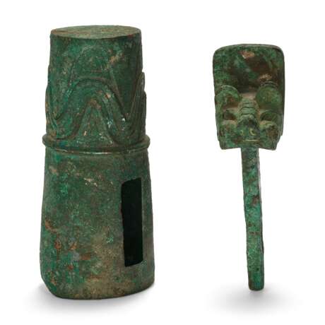 A GROUP OF THREE BRONZE CHARIOT FITTINGS - photo 6
