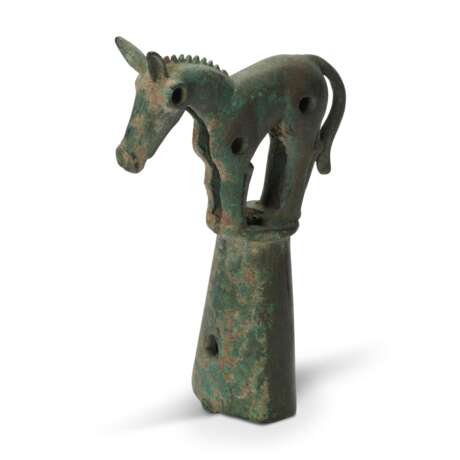 A BRONZE CHARIOT FITTING - Foto 1