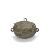 AN ARCHAIC BRONZE RITUAL FOOD VESSEL AND COVER, DOU - photo 2