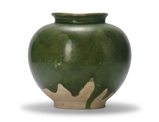 A LARGE GREEN-GLAZED GLOBULAR JAR - фото 2