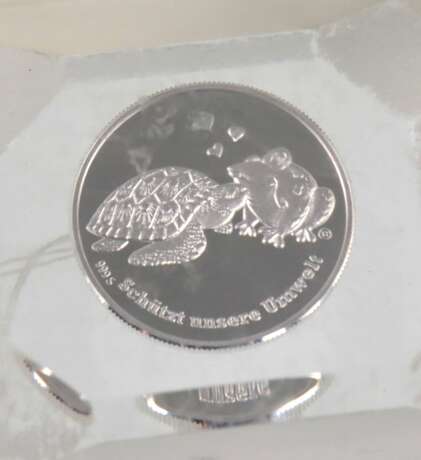 Silbermünze im Acrylwürfel - фото 2
