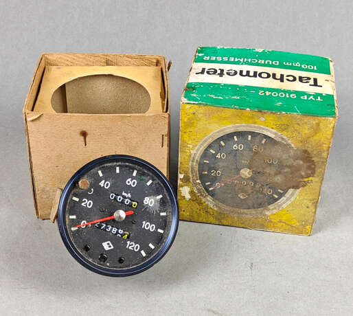 Tachometer - photo 1