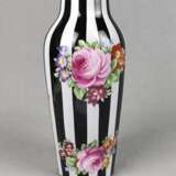Vase Blüten auf Streifendekor - Foto 1