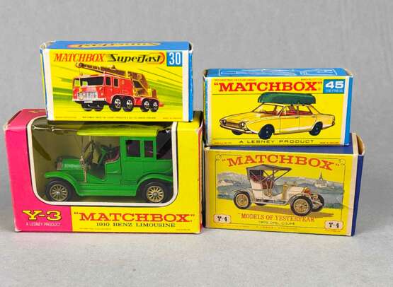 4 Matchbox Modellautos - фото 1
