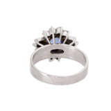 Ring with sapphire ca. 1,5 ct and diamonds total ca. 0,6 ct, - Foto 3