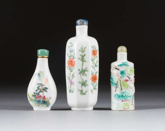 DREI PORZELLAN-SNUFFBOTTLES - photo 1