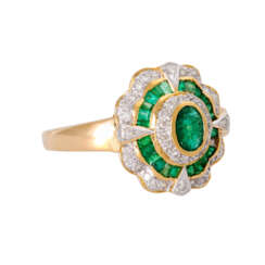 Ring with emeralds and diamonds of total approx. 0,15 ct,